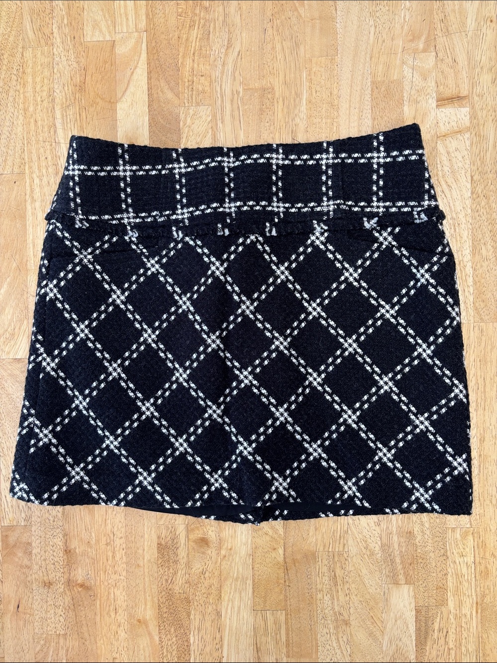 FORENZA Black & White Plaid Tweed Mini Skirt Size 0 Diamond Check Frayed Detail